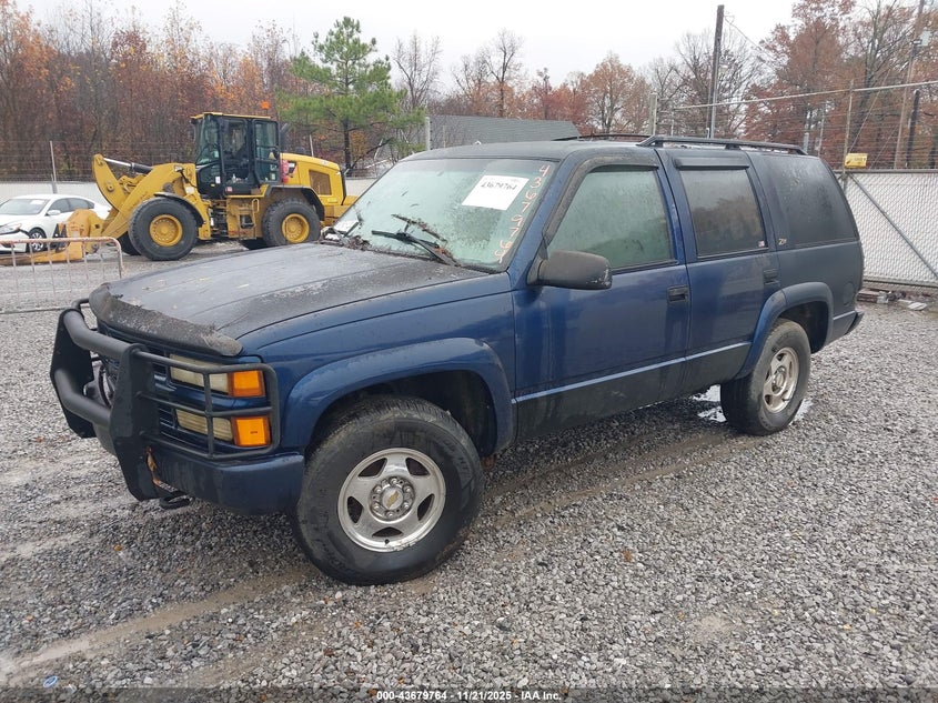1GNEK13R0YR152262 2000 CHEVROLET TAHOE photo no. 2