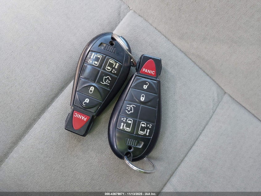 2011 Chrysler Town & Country Touring VIN: 2A4RR5DG2BR720128 Lot: 43679871