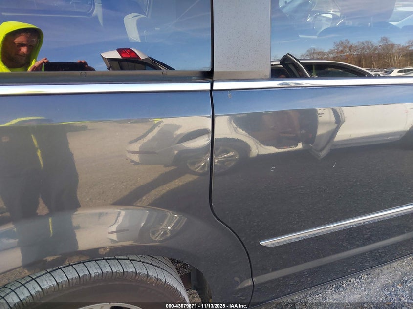 2011 Chrysler Town & Country Touring VIN: 2A4RR5DG2BR720128 Lot: 43679871