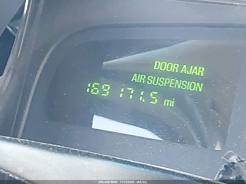 2000 Lincoln Town Car Executive VIN: 1LNHM81W7YY820996 Lot: 43679909