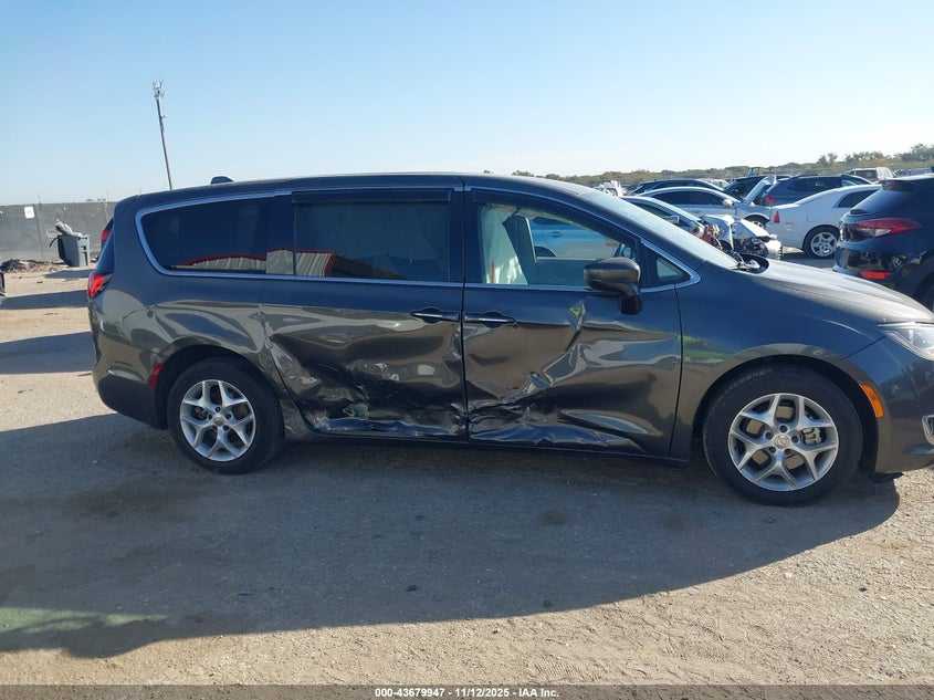 2017 Chrysler Pacifica Touring Plus VIN: 2C4RC1BG7HR841457 Lot: 43679947