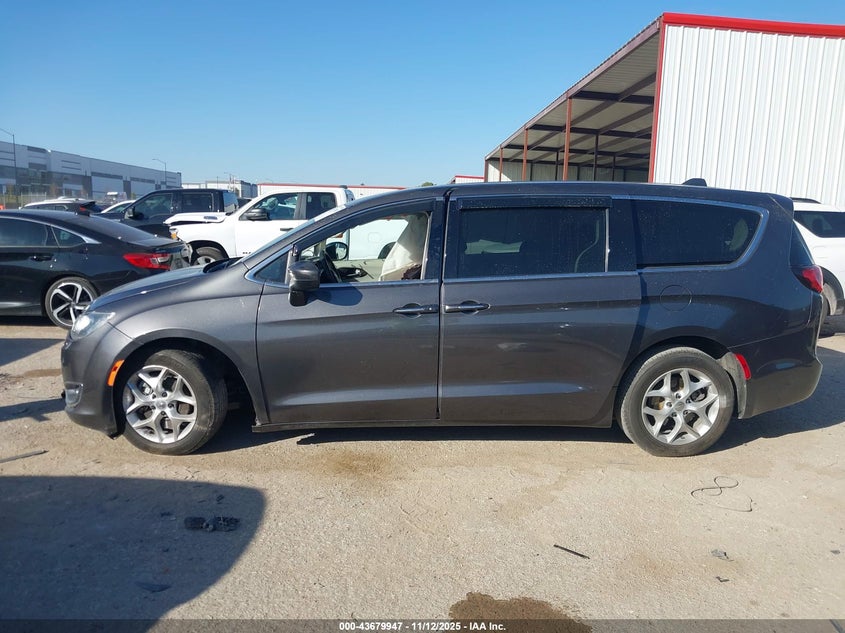 2017 Chrysler Pacifica Touring Plus VIN: 2C4RC1BG7HR841457 Lot: 43679947