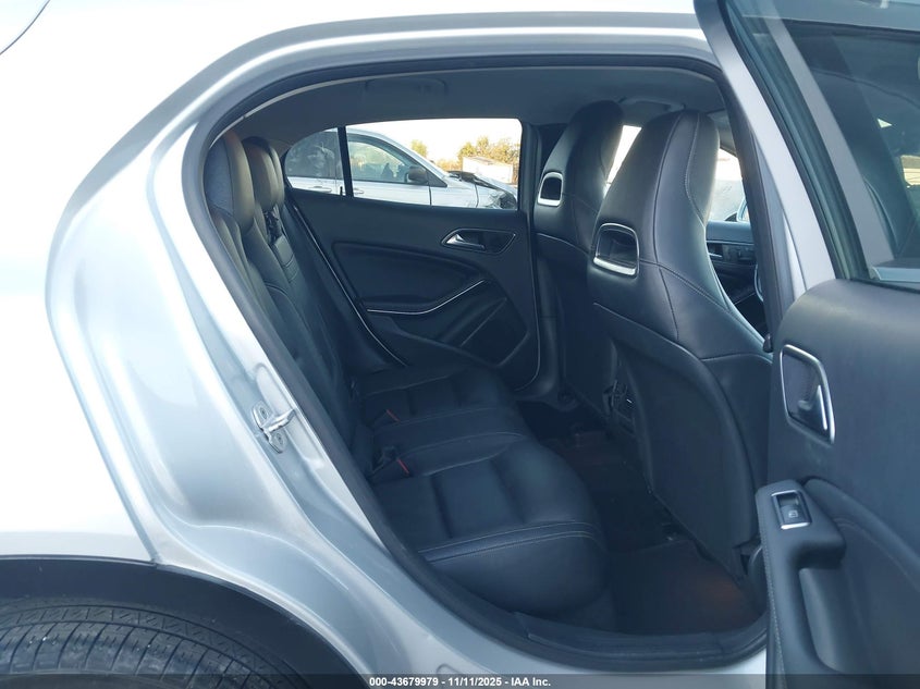 WDCTG4GB7FJ118745 2015 MERCEDES-BENZ GLA-KLASSE photo no. 8