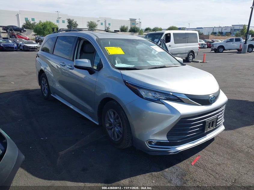 2021 TOYOTA SIENNA XLE - 5TDJRKEC1MS016929