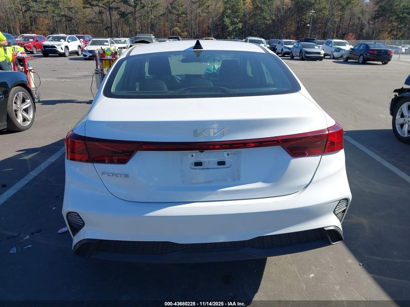 2024 Kia Forte Lxs VIN: 3KPF24AD7RE788261 Lot: 43680228