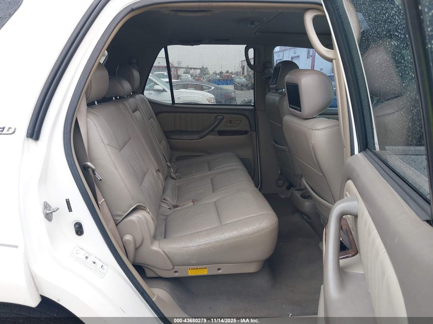 2005 Toyota Sequoia Limited V8 VIN: 5TDZT38A75S238767 Lot: 43680279