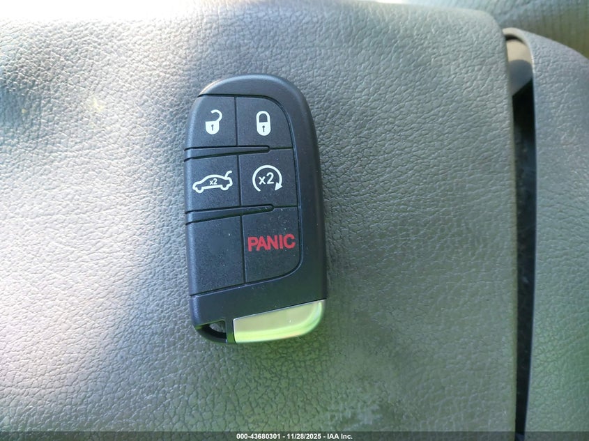 2012 Chrysler 300 Limited VIN: 2C3CCACG3CH198533 Lot: 43680301