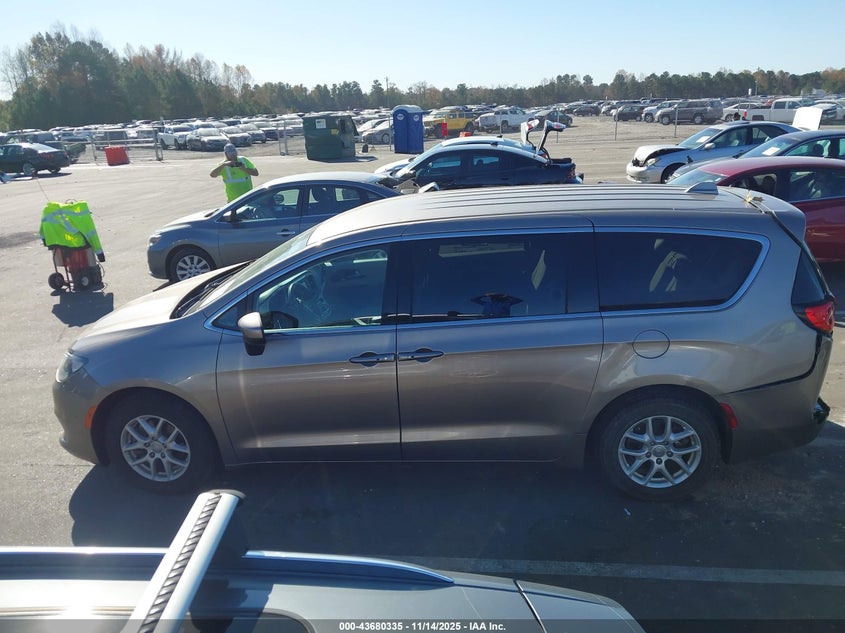 2017 Chrysler Pacifica Touring VIN: 2C4RC1DG3HR836169 Lot: 43680335