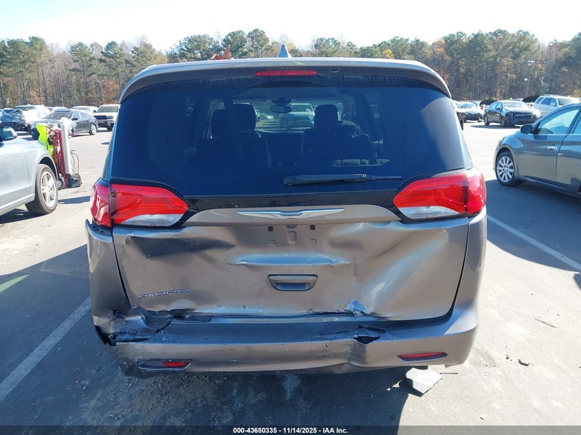 2017 Chrysler Pacifica Touring VIN: 2C4RC1DG3HR836169 Lot: 43680335