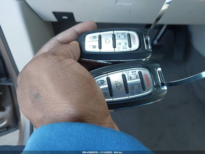 2017 Chrysler Pacifica Touring VIN: 2C4RC1DG3HR836169 Lot: 43680335