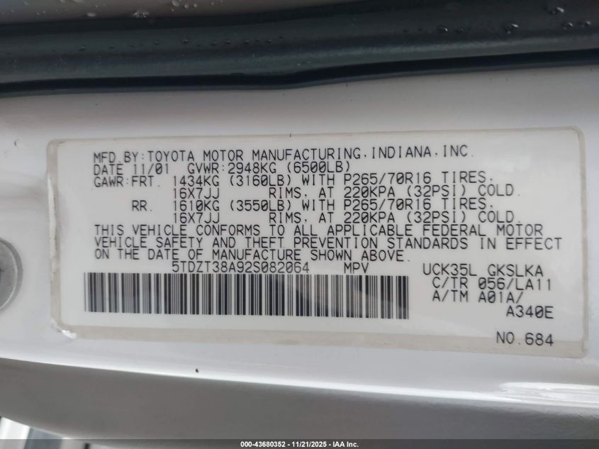 2002 Toyota Sequoia Limited V8 VIN: 5TDZT38A92S082064 Lot: 43680352