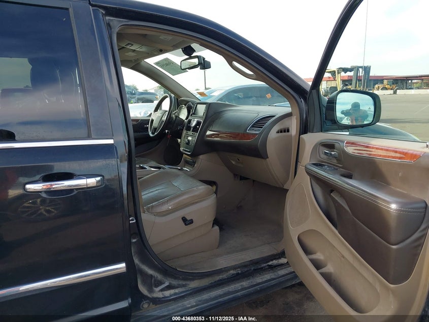 2A4RR6DG1BR613044 2011 CHRYSLER TOWN & COUNTRY photo no. 5