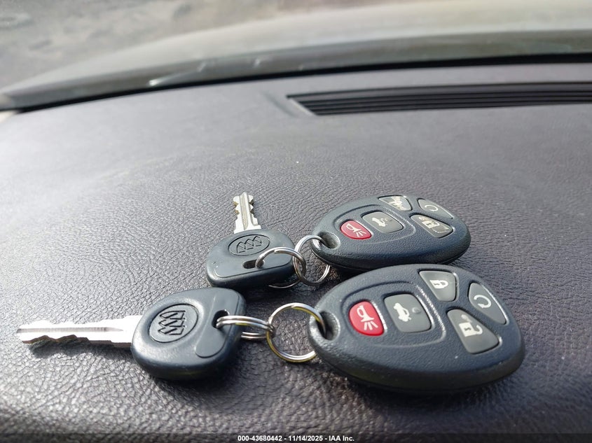 2008 Buick Lucerne Cxl VIN: 1G4HD572X8U193818 Lot: 43680442