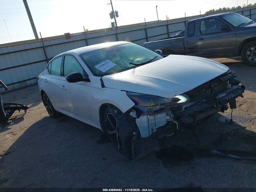 NISSAN ALTIMA SR FWD