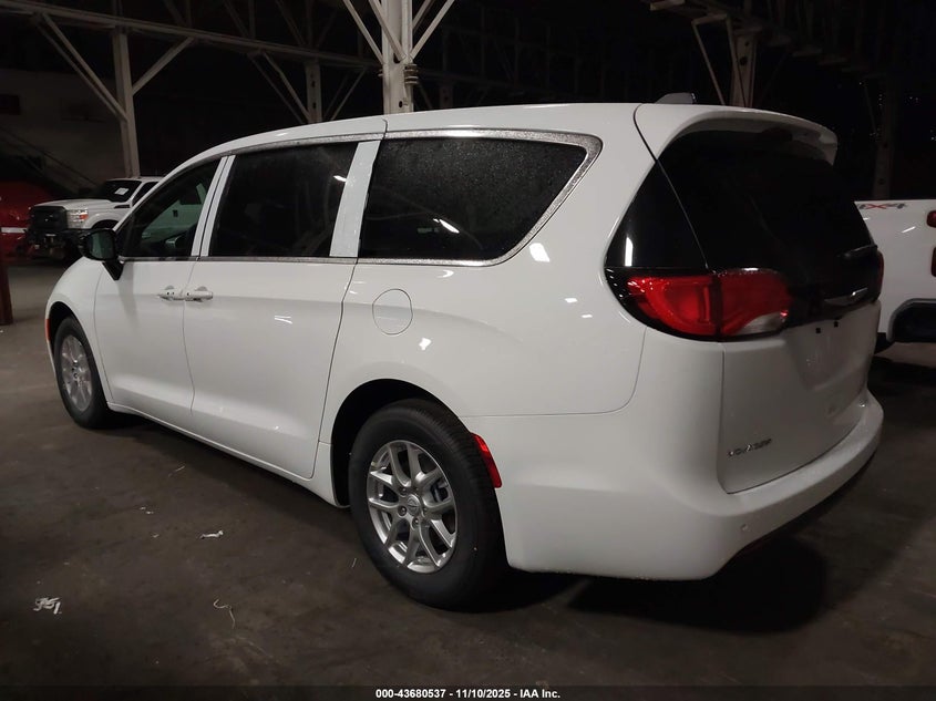 2C4RC1CG2TR185028 2026 CHRYSLER VOYAGER photo no. 3