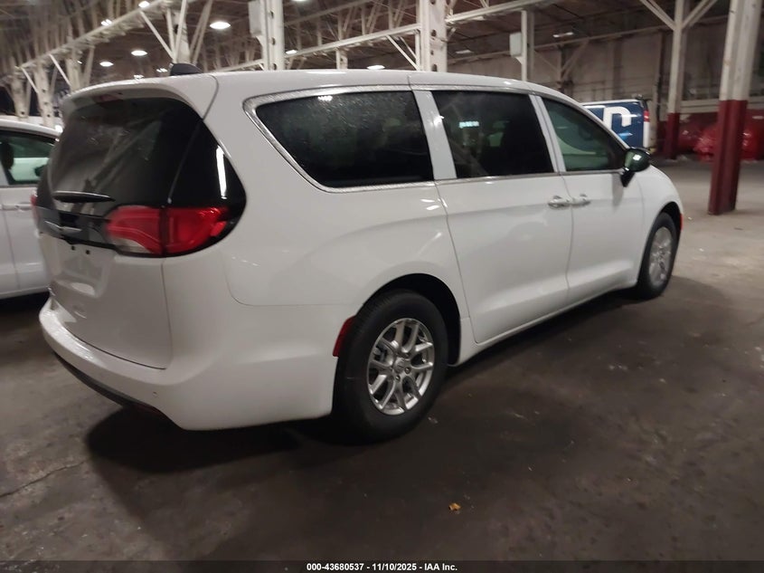 2C4RC1CG2TR185028 2026 CHRYSLER VOYAGER photo no. 4