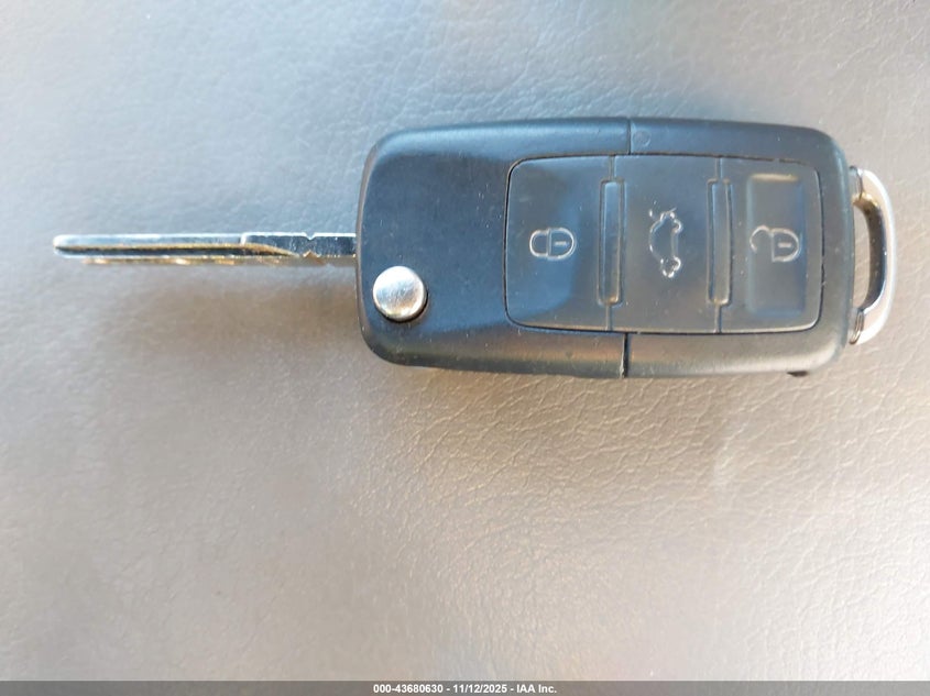 2003 Volkswagen Passat Glx VIN: WVWWH63B43E409824 Lot: 43680630