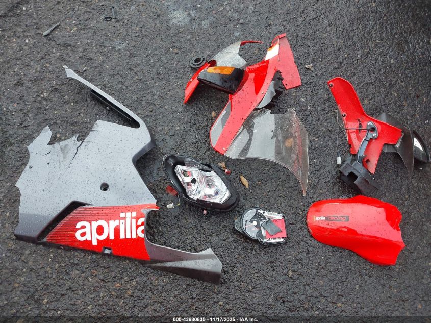 2004 Aprilia Rsv 1000 R VIN: ZD4RRU0004S000146 Lot: 43680635