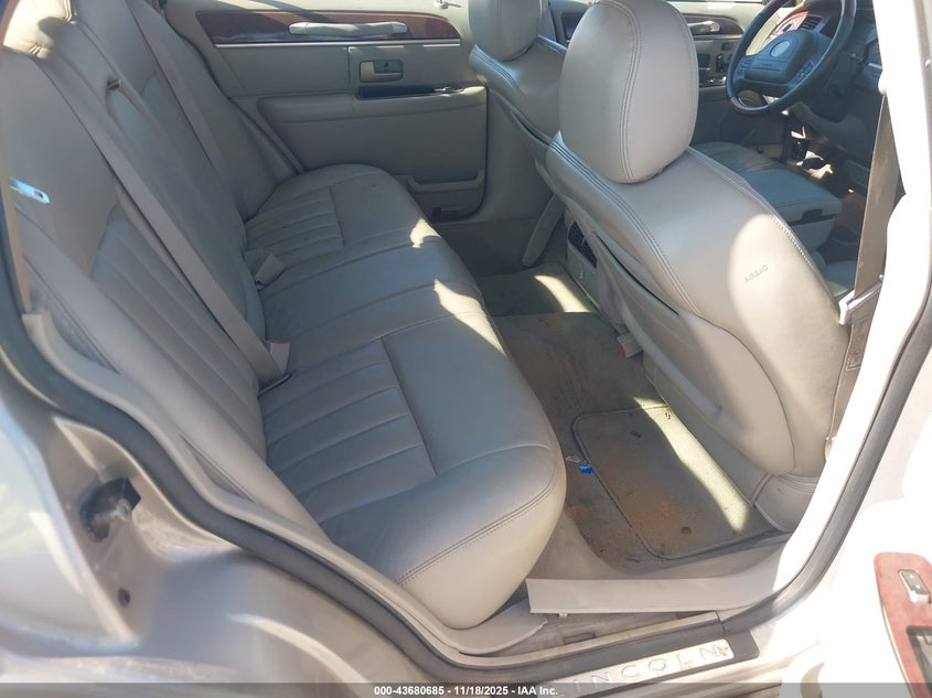 2003 Lincoln Town Car Signature VIN: 1LNHM82W73Y694730 Lot: 43680685