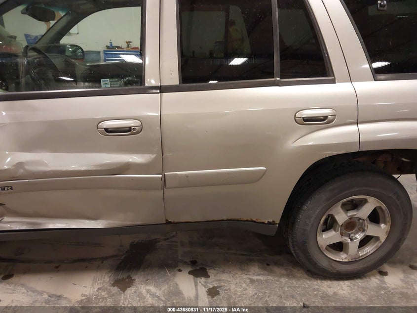 2002 Chevrolet Trailblazer Ltz VIN: 1GNDT13S322270155 Lot: 43680831