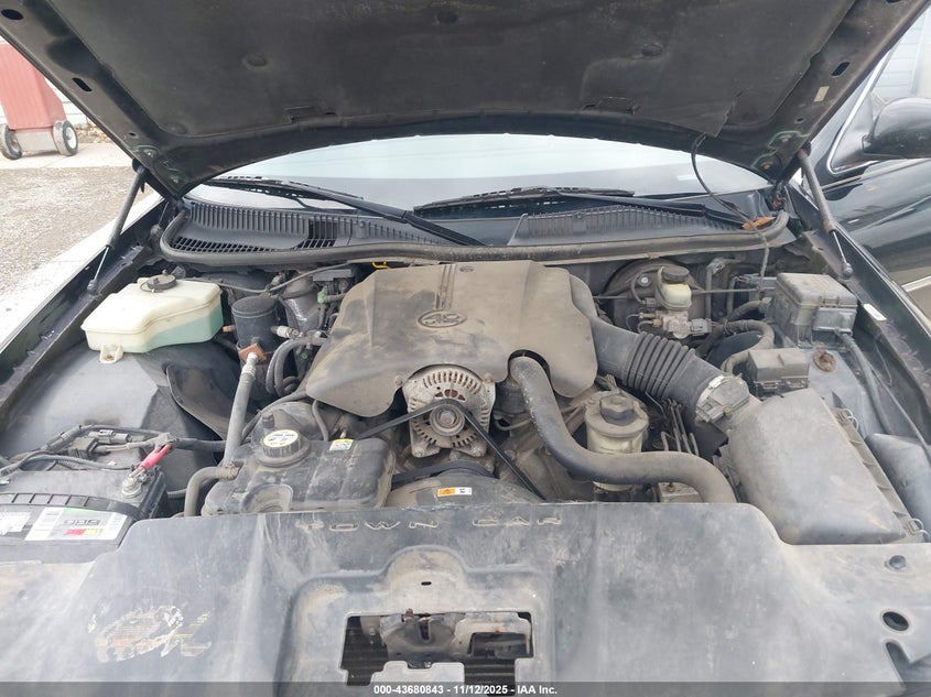 2001 Lincoln Town Car Signature VIN: 1LNHM82W91Y658583 Lot: 43680843