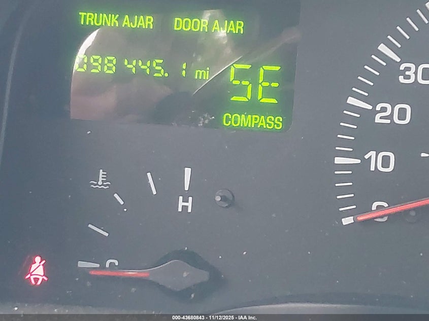 2001 Lincoln Town Car Signature VIN: 1LNHM82W91Y658583 Lot: 43680843