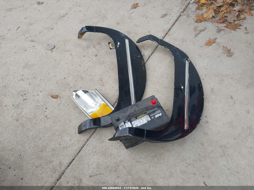 2001 Lincoln Town Car Signature VIN: 1LNHM82W91Y658583 Lot: 43680843