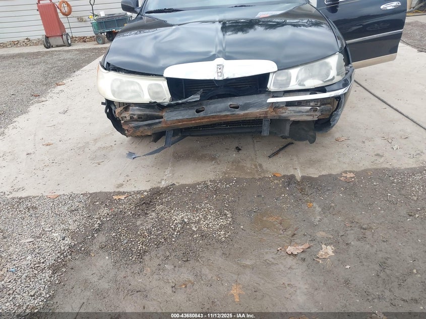 2001 Lincoln Town Car Signature VIN: 1LNHM82W91Y658583 Lot: 43680843