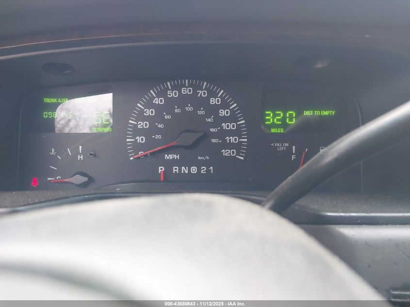 2001 Lincoln Town Car Signature VIN: 1LNHM82W91Y658583 Lot: 43680843