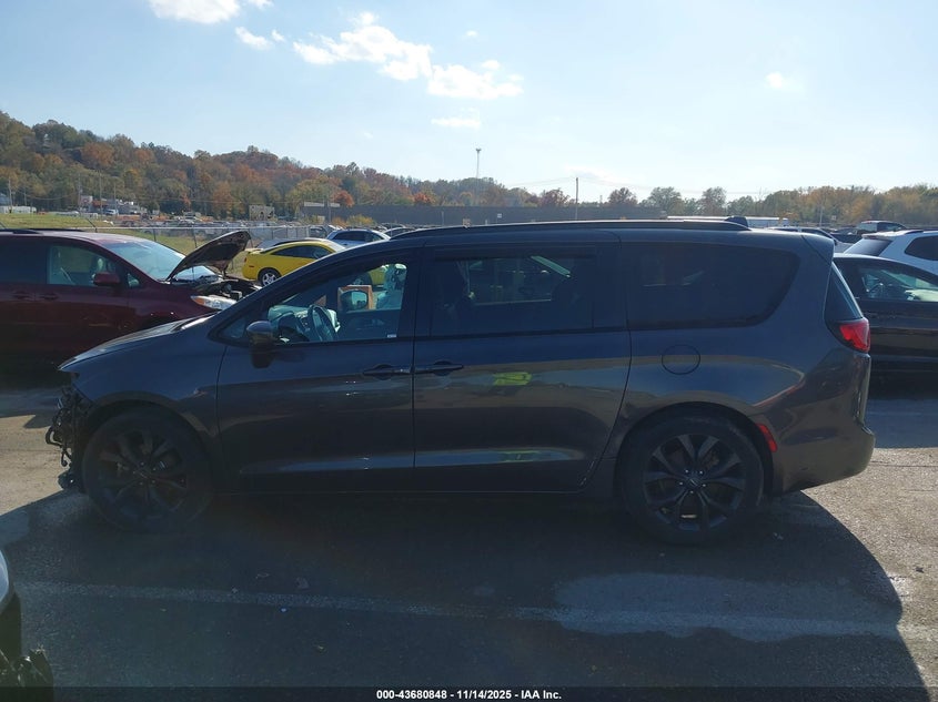 2019 Chrysler Pacifica Touring L VIN: 2C4RC1BG5KR667850 Lot: 43680848