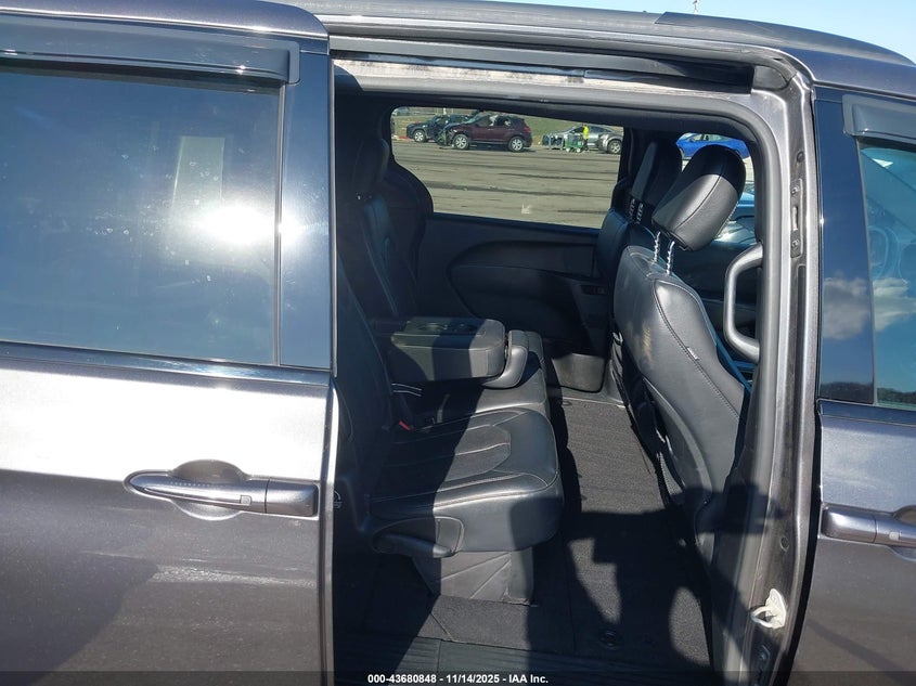 2019 Chrysler Pacifica Touring L VIN: 2C4RC1BG5KR667850 Lot: 43680848