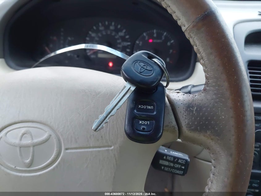 2000 Toyota Camry Solara Sle V6 VIN: 2T1CF28PXYC305662 Lot: 43680872