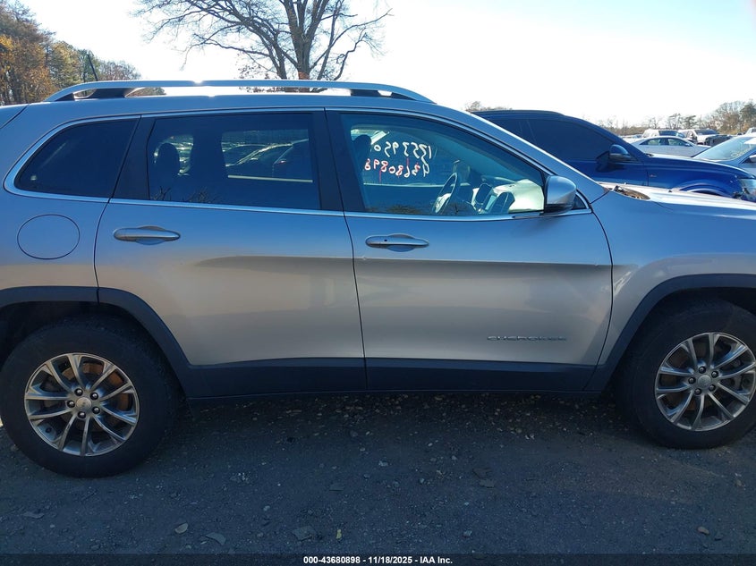 2019 Jeep Cherokee Latitude Plus 4X4 VIN: 1C4PJMLBXKD423230 Lot: 43680898