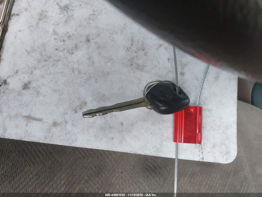 2004 Toyota Sequoia Sr5 V8 VIN: 5TDZT34A64S232172 Lot: 43681030