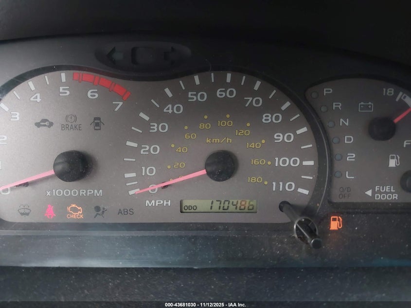 2004 Toyota Sequoia Sr5 V8 VIN: 5TDZT34A64S232172 Lot: 43681030