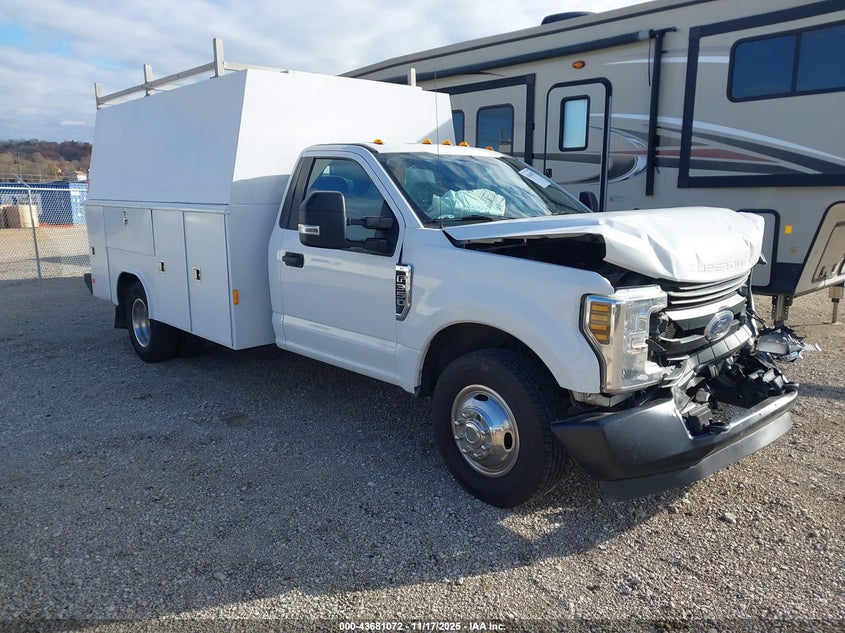 2019 FORD F-350 CHASSIS XL