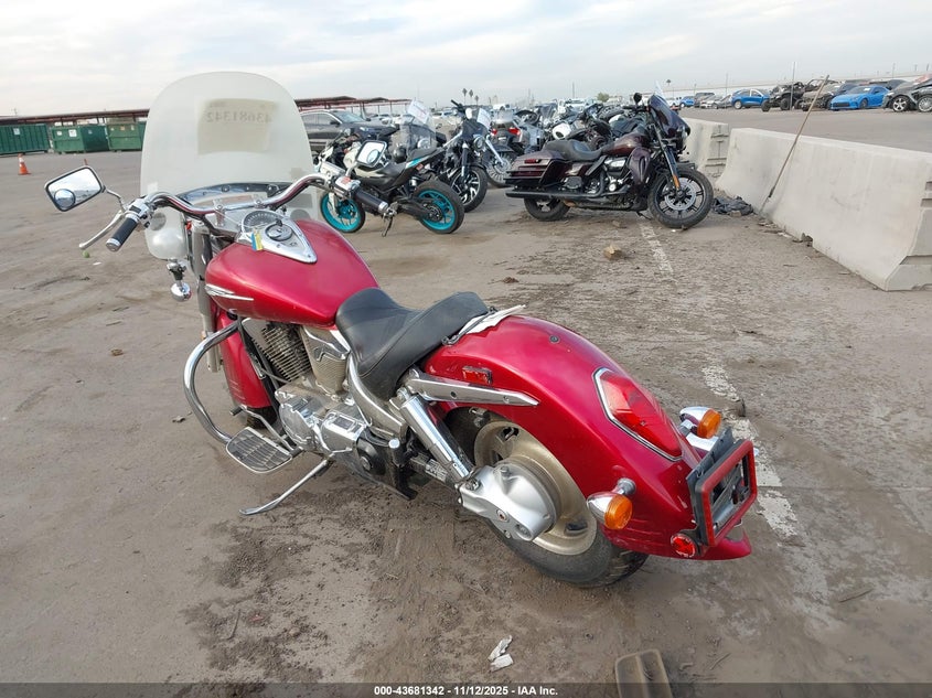 1HFSC52325A203046 2005 HONDA VTX photo no. 3