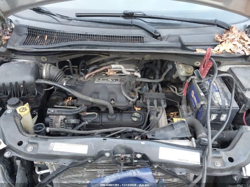 2008 Chrysler Town & Country Touring VIN: 2A8HR54P58R828553 Lot: 43681351