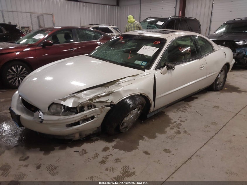 1G4GD2218V4715463 1997 BUICK RIVIERA photo no. 2