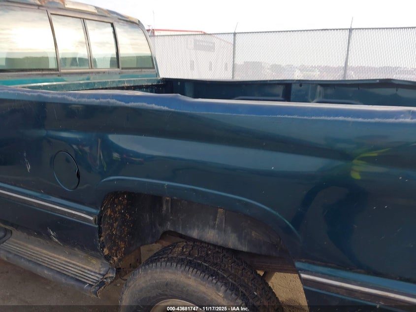 1995 Dodge Ram 2500 VIN: 1B7KF26C9SS320042 Lot: 43681747