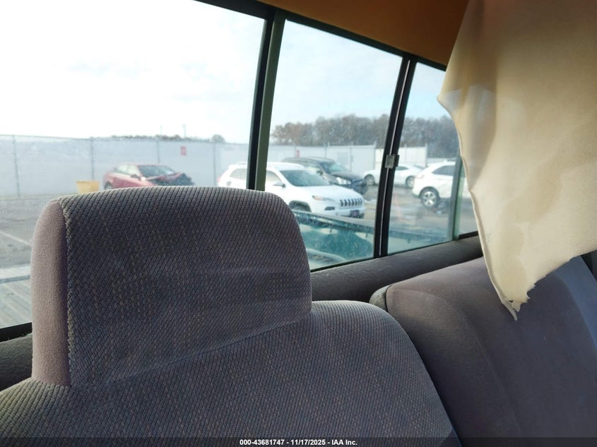 1995 Dodge Ram 2500 VIN: 1B7KF26C9SS320042 Lot: 43681747