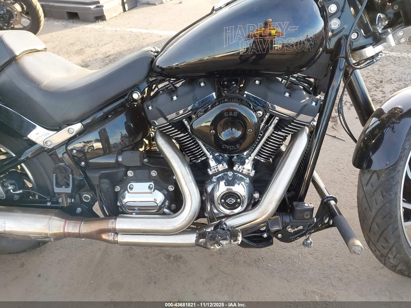 2018 Harley-Davidson Flsb Sport Glide VIN: 1HD1YMJ29JC050303 Lot: 43681821