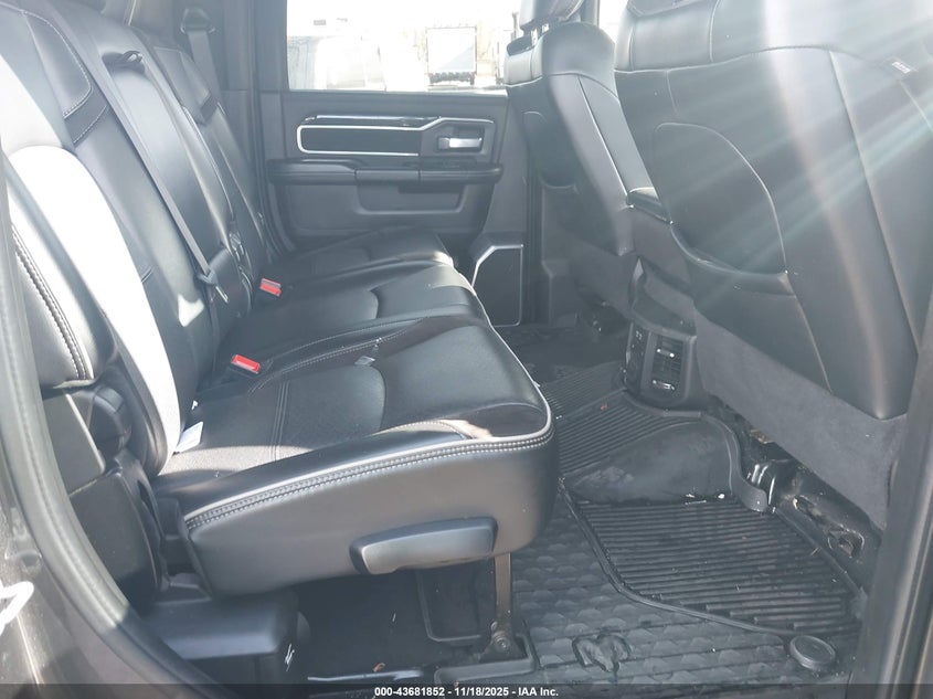 2020 Ram 3500 Laramie 4X4 6'4 Box VIN: 3C63RRMLXLG158770 Lot: 43681852