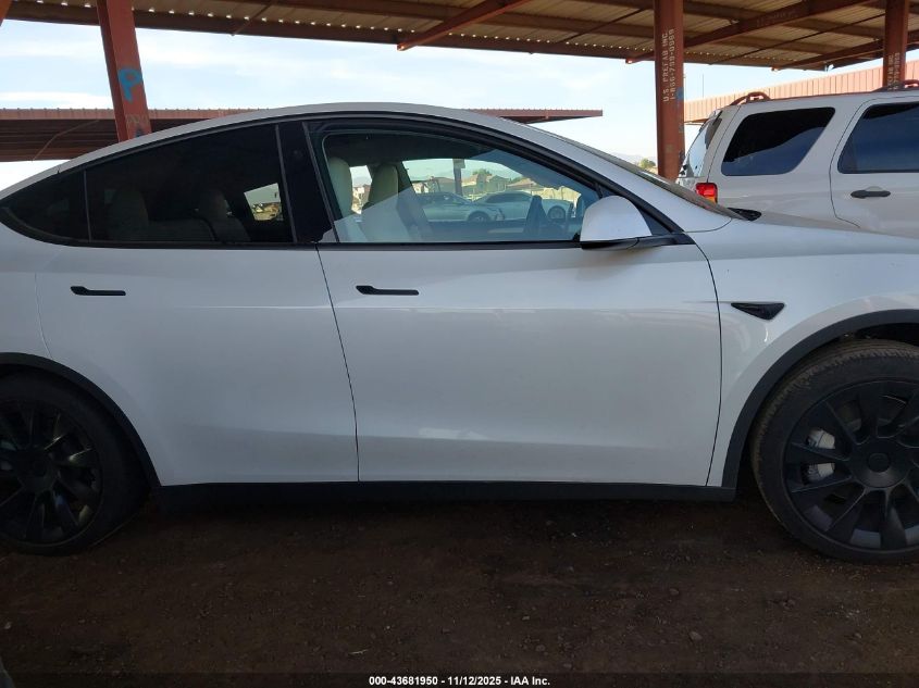 2024 Tesla Model Y Long Range Dual Motor All-Wheel Drive VIN: 7SAYGAEE2RF122644 Lot: 43681950