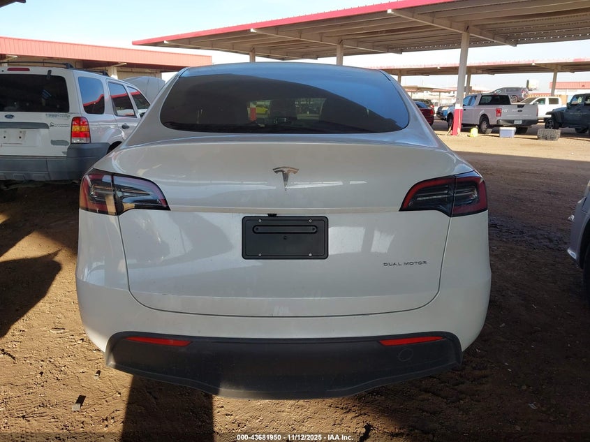 2024 Tesla Model Y Long Range Dual Motor All-Wheel Drive VIN: 7SAYGAEE2RF122644 Lot: 43681950