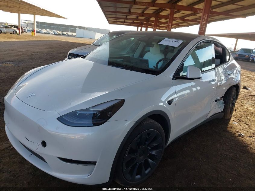 2024 Tesla Model Y Long Range Dual Motor All-Wheel Drive VIN: 7SAYGAEE2RF122644 Lot: 43681950