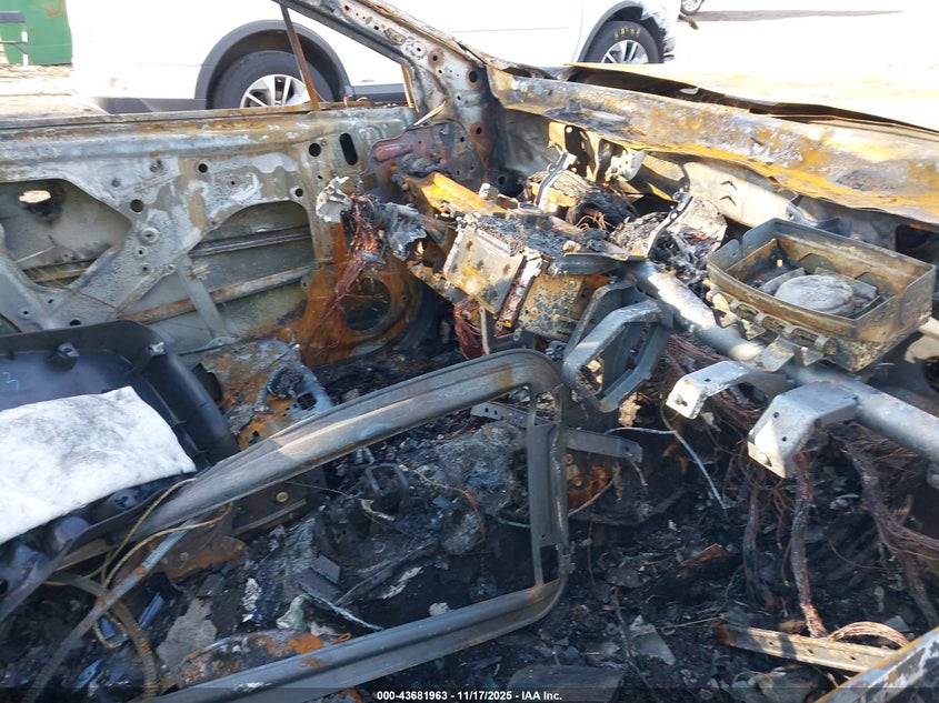 JF1GPAU61FH283085 2015 SUBARU IMPREZA photo no. 5