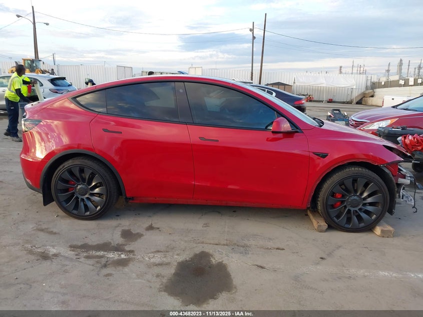 2022 Tesla Model Y Performance Dual Motor All-Wheel Drive VIN: 7SAYGDEF7NF437430 Lot: 43682023