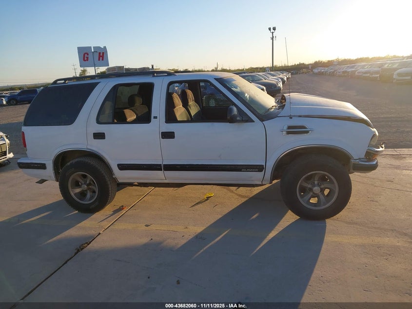 1998 Chevrolet Blazer Ls VIN: 1GNCS13W4WK185042 Lot: 43682060