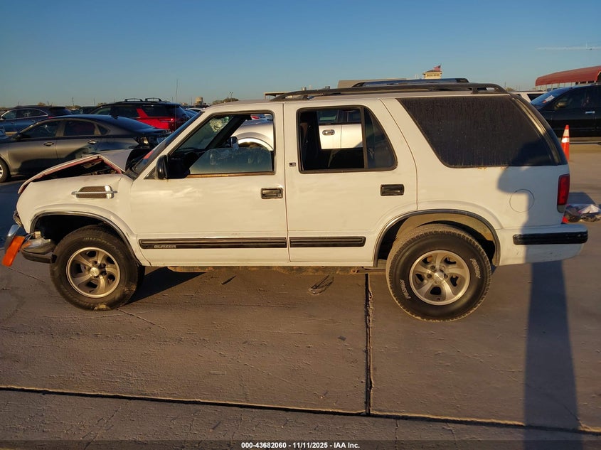 1998 Chevrolet Blazer Ls VIN: 1GNCS13W4WK185042 Lot: 43682060